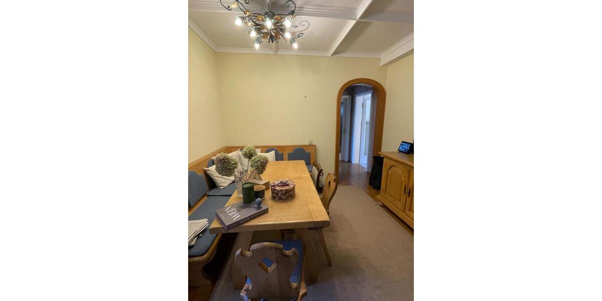 Charmante Altbauwohnung in zentraler Lage – mit Balkonen, Garage 2 zimmer