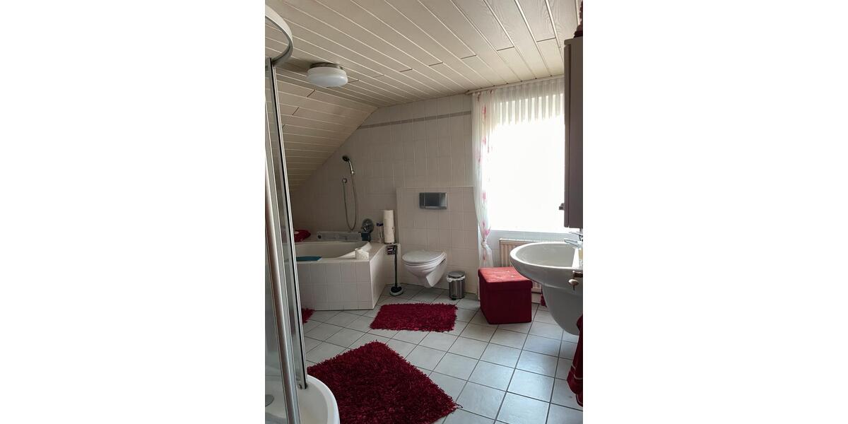 Dachgeschoßwohnung Netphen - 3.5 Zimmer, 88 m&sup2;, 750&euro; | Angebot:26336424