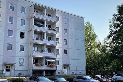 3 Raumwohnung mit Balkon !Jetzt mieten - weniger zahlen zimmer