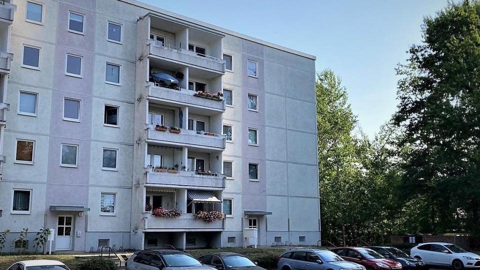 3 Raumwohnung mit Balkon !Jetzt mieten - weniger zahlen zimmer