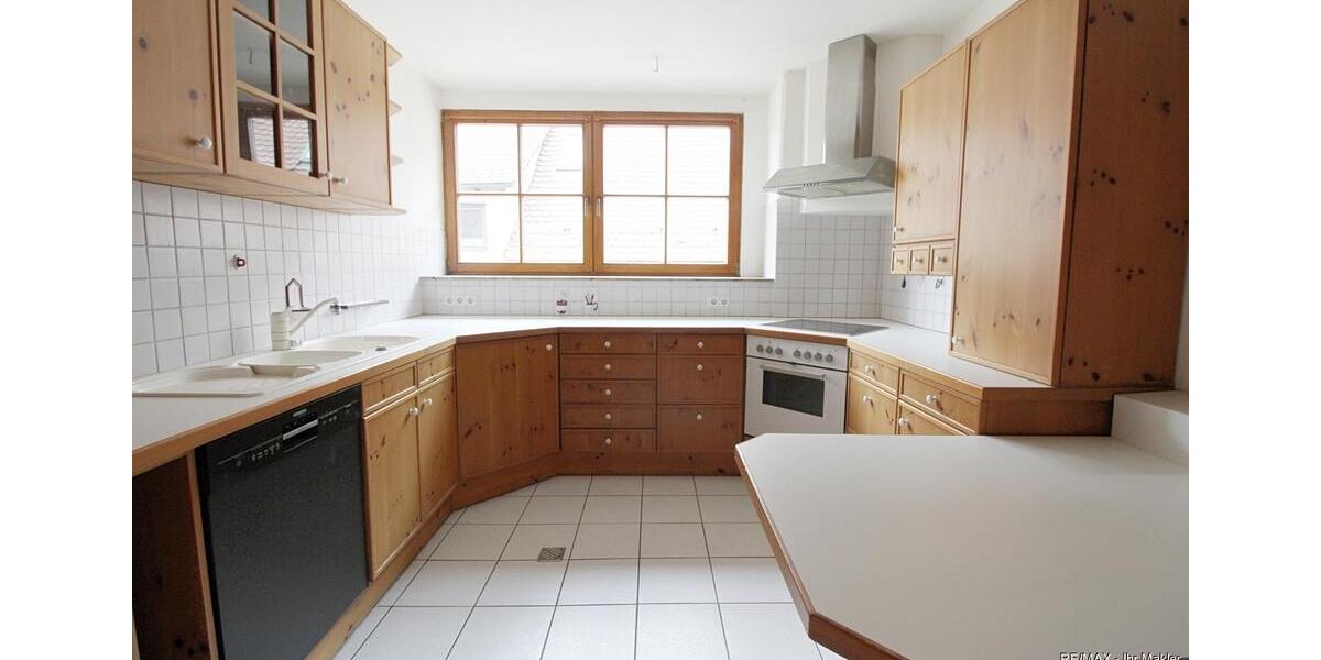 Etagenwohnung Roßtal - 4.5 Zimmer, 157 m&sup2;, 1.300&euro; | Angebot:26316253