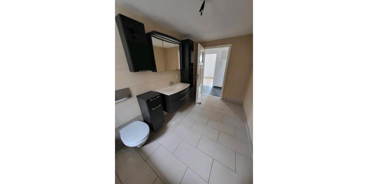 Etagenwohnung Neuhaus am Rennweg - 2 Zimmer, 60 m&sup2;, 570&euro; | Angebot:26670705