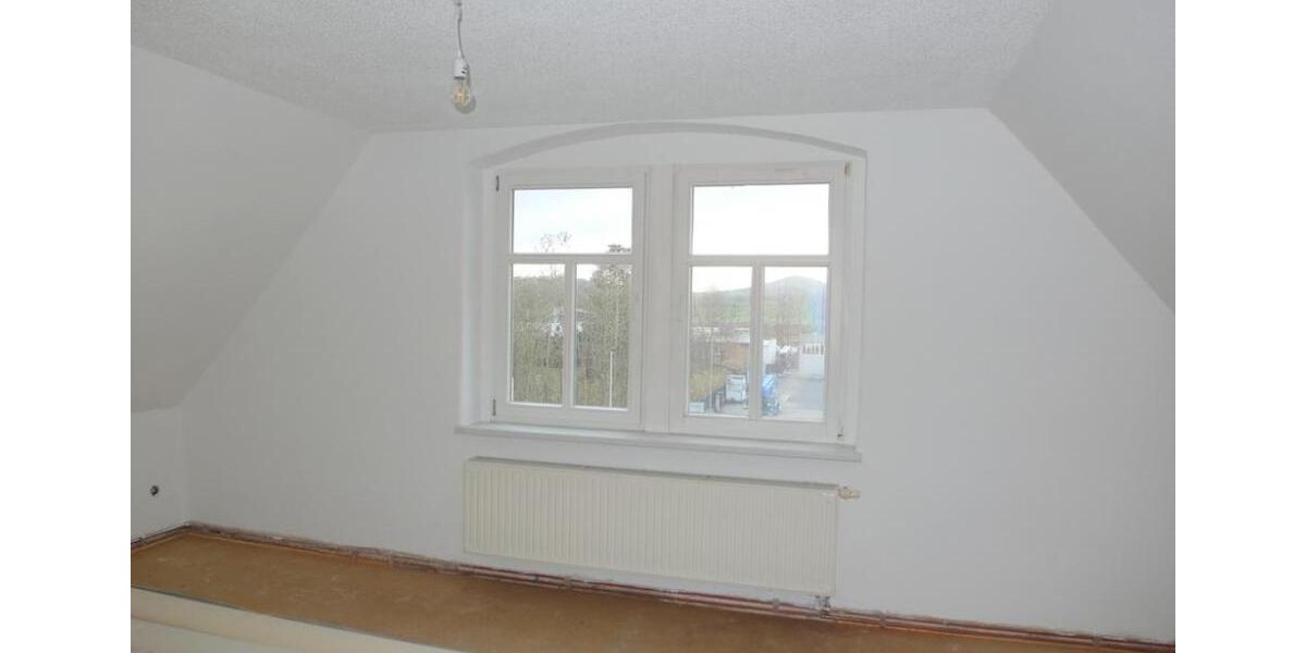 Dachgeschoßwohnung Löbau - 3 Zimmer, 77 m&sup2;, 425&euro; | Angebot:25869642