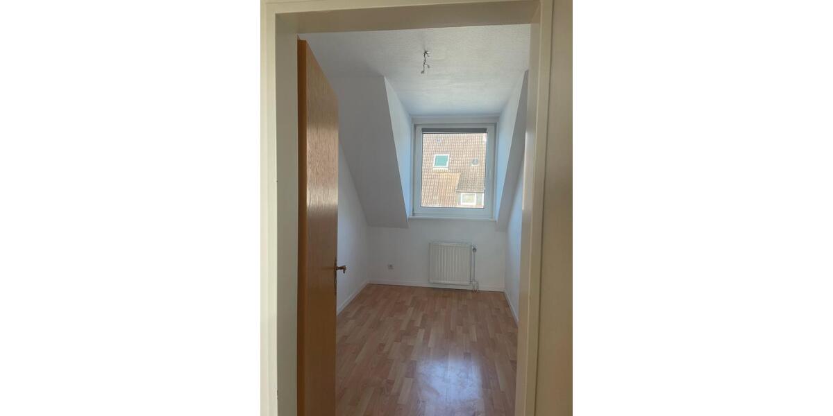 Dachgeschoßwohnung Lage - 3 Zimmer, 72 m&sup2;, 645&euro; | Angebot:26639527