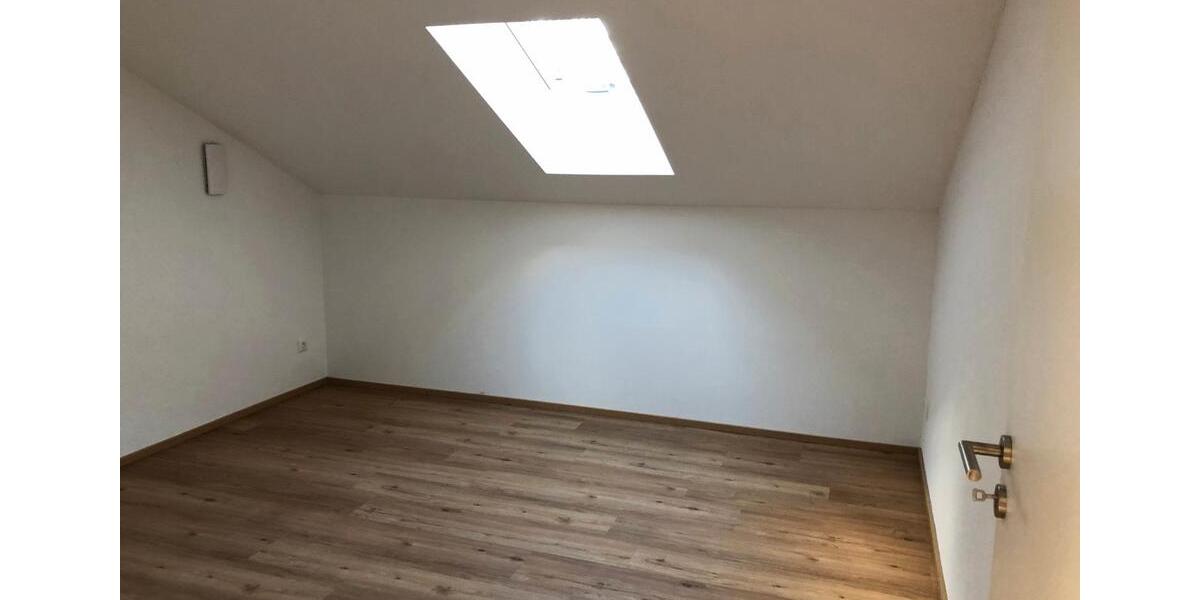 Dachgeschoßwohnung Arnstorf - 3 Zimmer, 70 m&sup2;, 670&euro; | Angebot:25860480