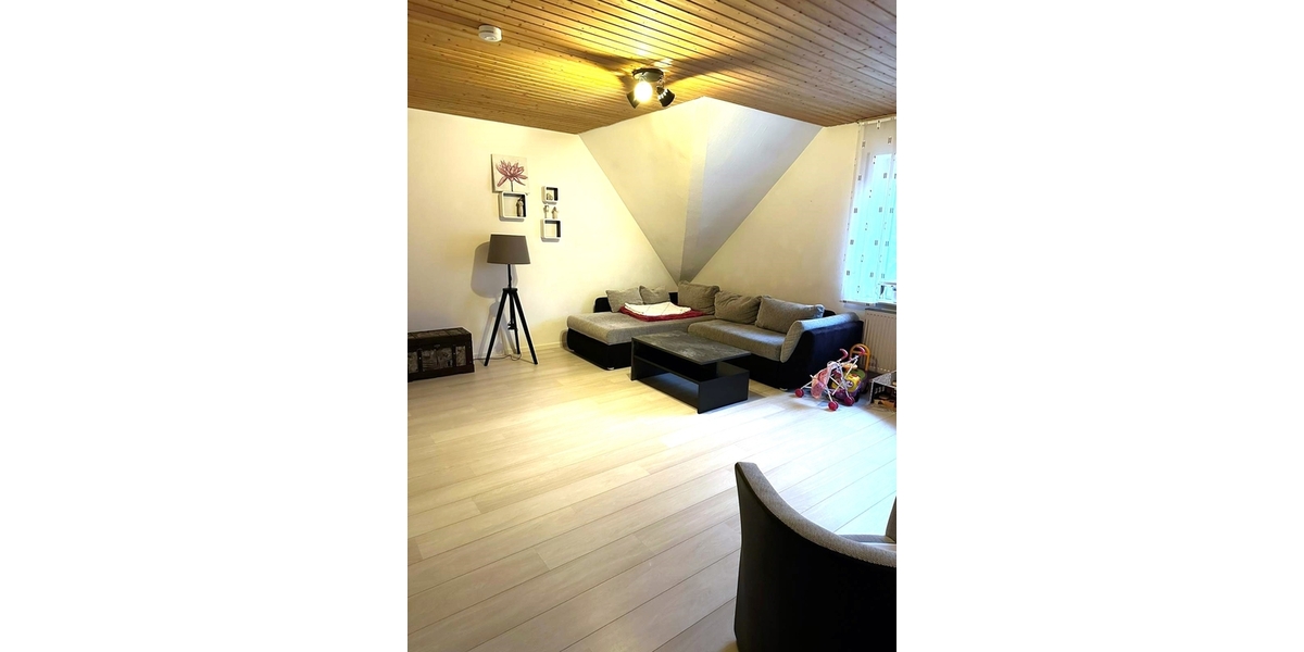 Oberwohnung mit Balkon am Obenende in zentraler Lage - Dachgeschoßwohnung Papenburg | Angebot:26095806