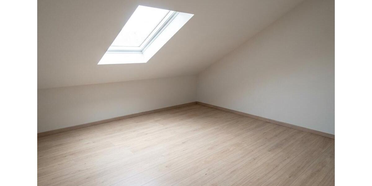 Dachgeschoßwohnung Schwanstetten - 3 Zimmer, 80 m&sup2;, 800&euro; | Angebot:26265598