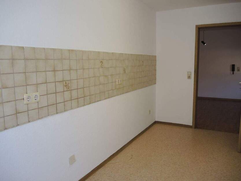 Helle 2-Zimmer-Dachgeschosswohnung mit Stadtblick, Balkon & Garage – 62 m² – bezugsfähig ab ca. 15.11.2025 2 zimmer