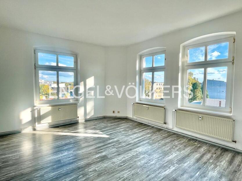 Renovierte Zwei-Raum Wohnung mit Altbaucharm zimmer
