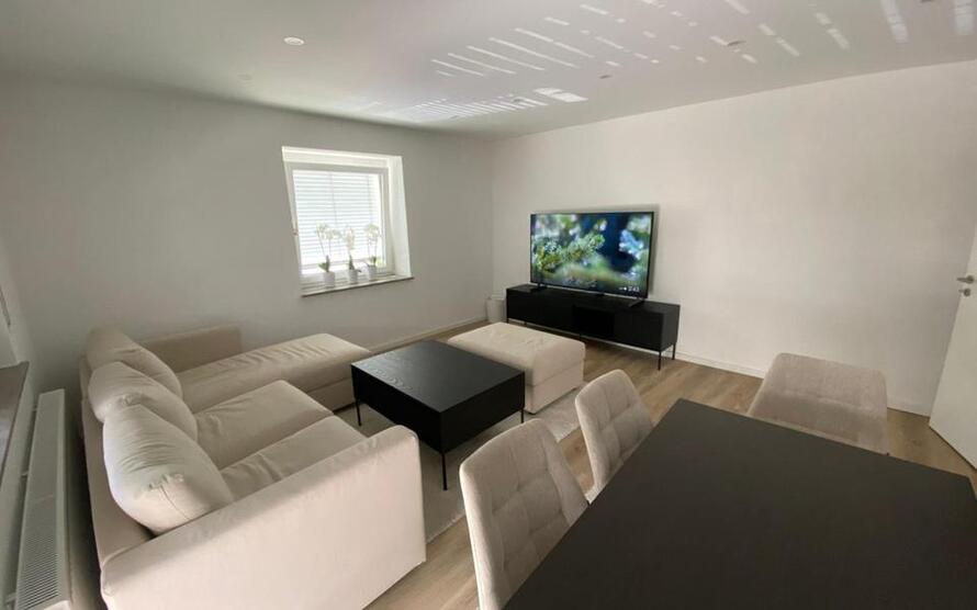 3-Zimmerwohnung mit Wlan, TV, Küche, DuscheWC, Waschmaschine, Trockner, Balkon und Garage