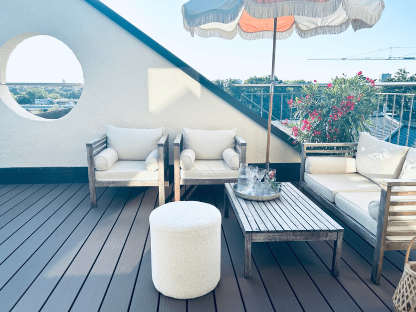 Biete Loft mit Dachterrasse und Pool - All-in-Miete