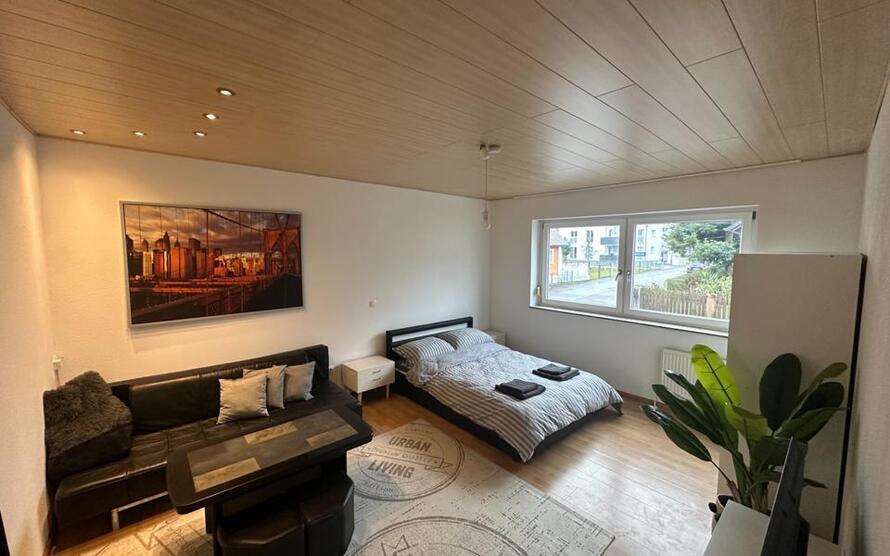WG Zimmer mit Internet, Gästeküche, EtagenduscheWc, Waschmaschine, Trockner, Terrasse und Gartennutzung