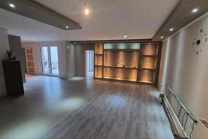 Haus Saarbrücken - 6 Zimmer, 160 m&sup2;, 1.500&euro; | Angebot:24841515