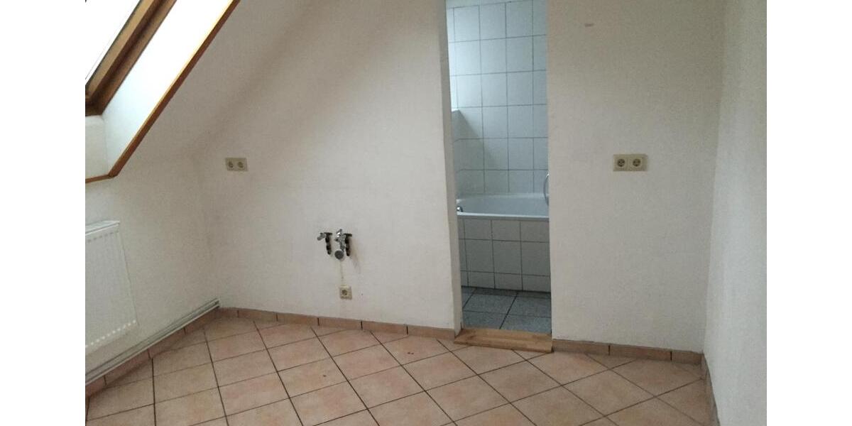 Dachgeschoßwohnung Lauchhammer - 5 Zimmer, 80 m&sup2;, 485&euro; | Angebot:25931687