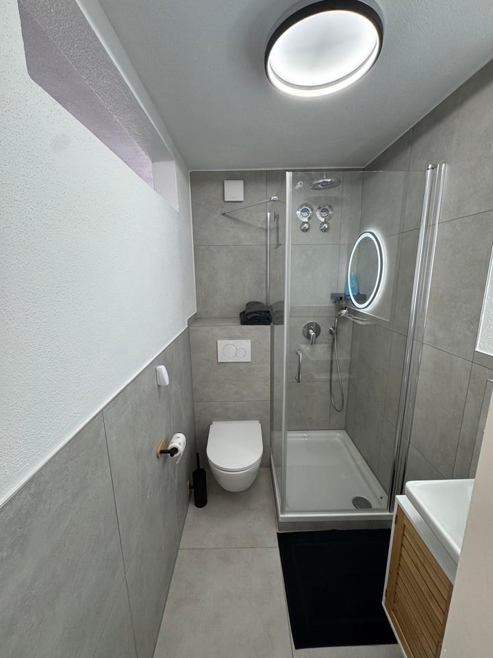 Luxuriöse Sanierte Mobilierte ca 40qm Wohnung 5 min bis Zentrum