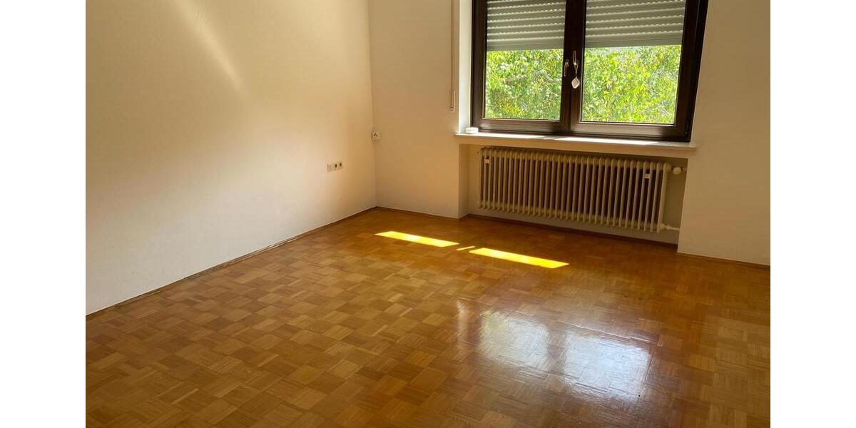 Zentral gelegene 5-Zimmer-Wohnung mit Balkon in Meitingen zimmer