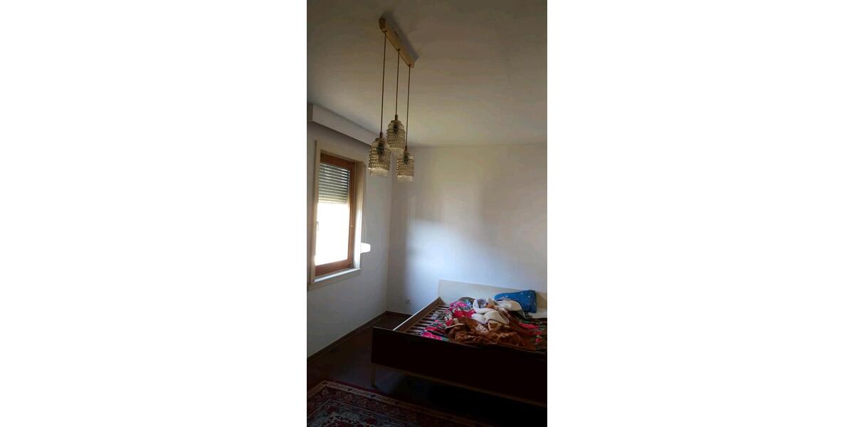 Etagenwohnung Neuhaus am Rennweg - 4 Zimmer, 100 m&sup2;, 400&euro; | Angebot:26289124