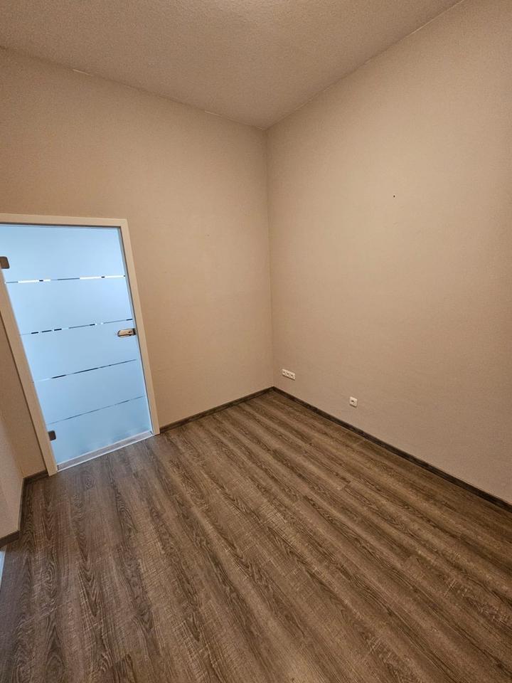 Behandlungsraum in Kosmetikstudio zur Untermiete in Bonn zimmer