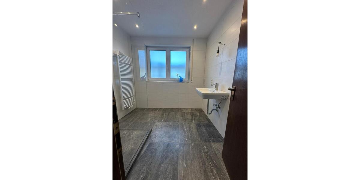 Erdgeschoßwohnung Uhingen - 4 Zimmer, 120 m&sup2;, 1.600&euro; | Angebot:25988250