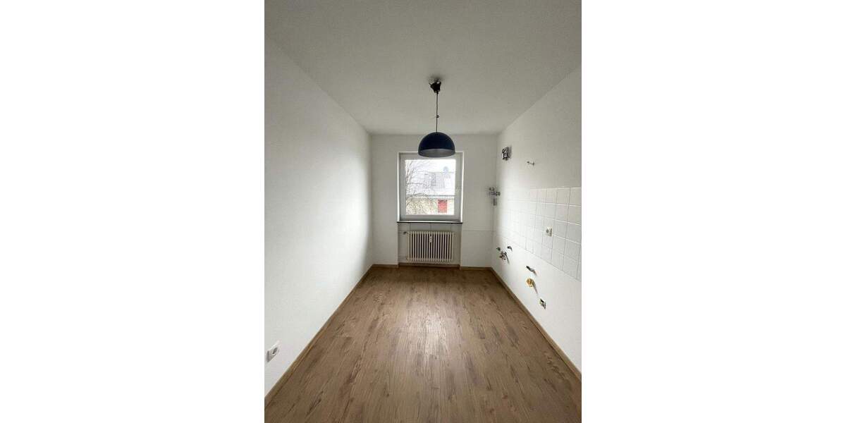 Etagenwohnung Eisenberg - 3 Zimmer, 74 m&sup2;, 690&euro; | Angebot:24909589