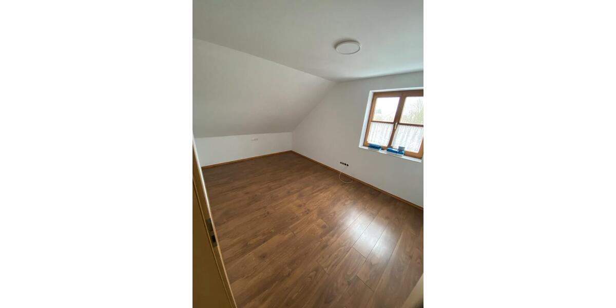 Dachgeschoßwohnung Burgheim - 4 Zimmer, 115 m&sup2;, 1.350&euro; | Angebot:23804526