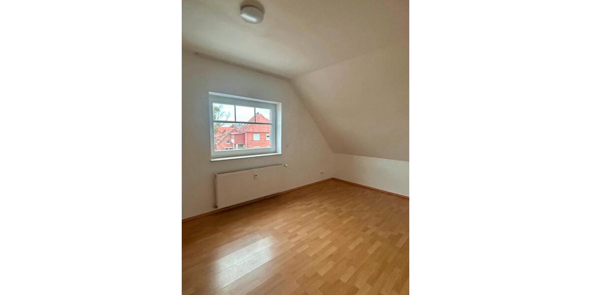 Dachgeschoßwohnung Hespe - 3 Zimmer, 100 m&sup2;, 700&euro; | Angebot:26049231
