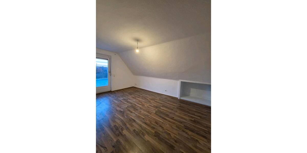 Dachgeschoßwohnung Aerzen - 3 Zimmer, 88 m&sup2;, 599&euro; | Angebot:26248077