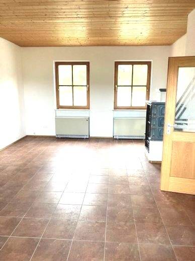 Sonnige Wohnung im 01. OG mit Kachelofen - 2 Zimmer- im OT Solla 2 zimmer