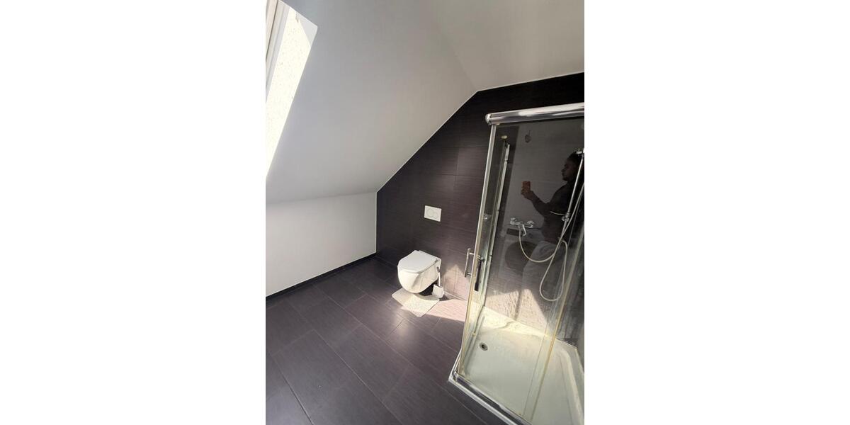 Wohnen auf Zeit Ludwigshafen am Rhein Ludwigshafen-Hemshof - 10 Zimmer, 300 m&sup2;, 650&euro; | Angebot:26636897