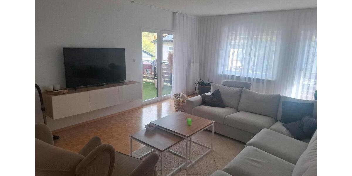 Etagenwohnung Schmitten im Taunus - 3 Zimmer, 124 m&sup2;, 1.300&euro; | Angebot:26265648