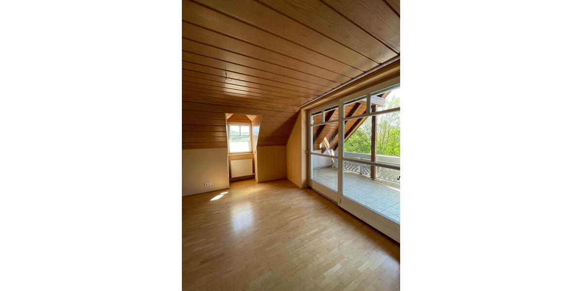 Dachgeschoßwohnung Buttenheim - 4 Zimmer, 119 m&sup2;, 1.200&euro; | Angebot:26561819