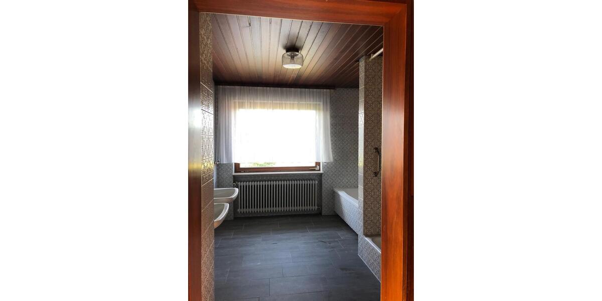 Etagenwohnung Aichhalden - 3 Zimmer, 190 m&sup2;, 1.200&euro; | Angebot:25905240