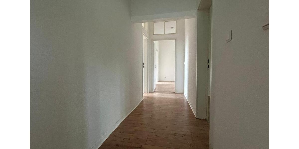 Dachgeschoßwohnung Saarbrücken West - 4 Zimmer, 65 m&sup2;, 750&euro; | Angebot:25883161