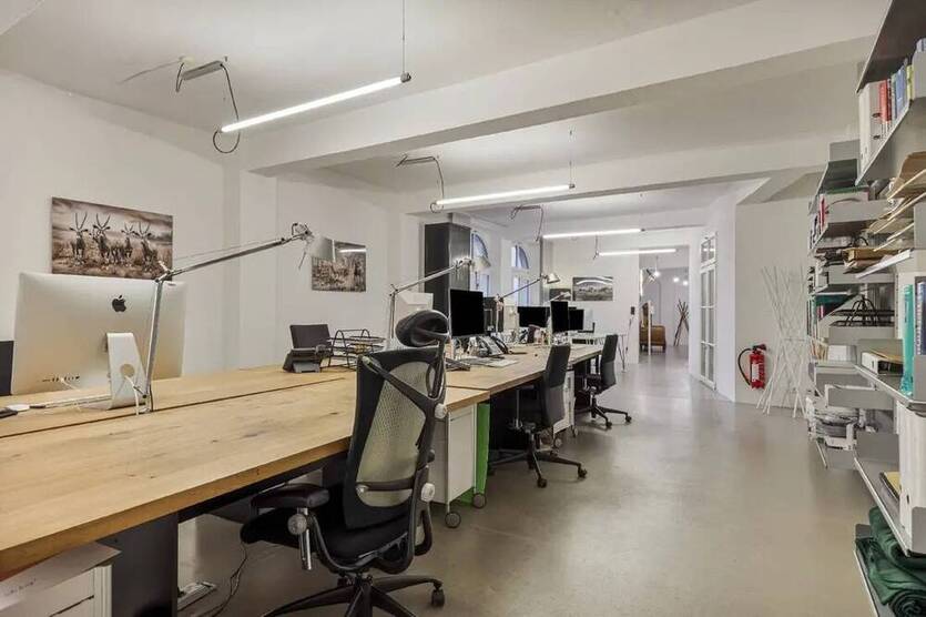 Außergewöhnliches und historisches Design-Büro mit Dachterrasse - All-in-Miete
