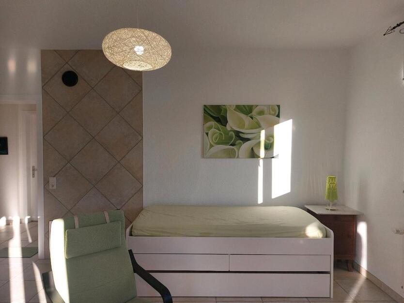Stilvoll möbliertes Zimmer