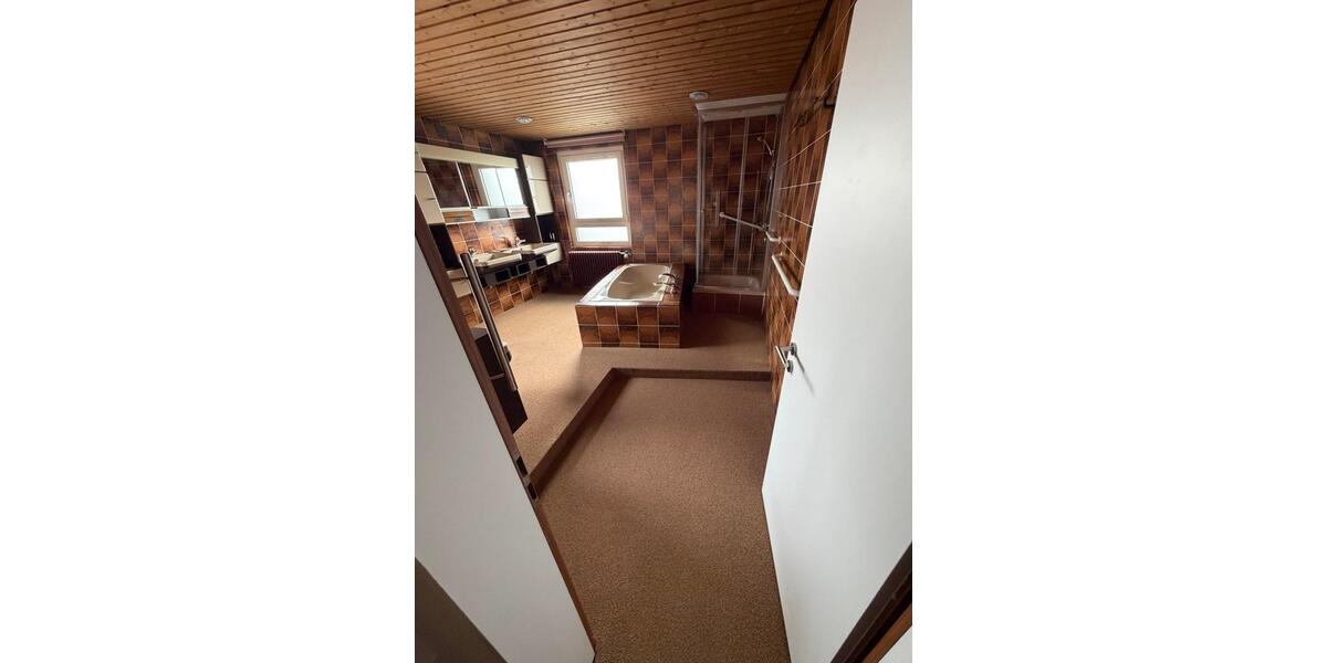 Einfamilienhaus Poppenhausen - 7 Zimmer, 215 m&sup2;, 1.890&euro; | Angebot:26052533
