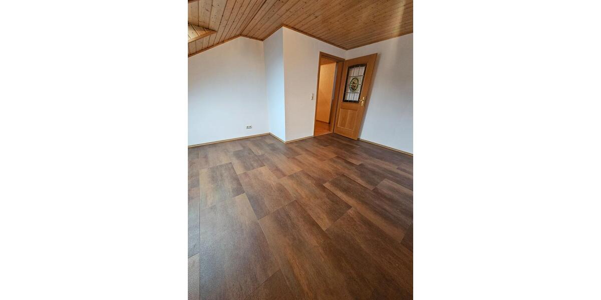 DG-Wohnung mit Balkon, neuer EBK & neuem Bad in Hünfeld-Rückers 3 zimmer