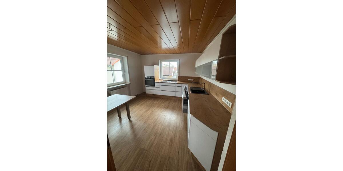 Etagenwohnung Amberg - 4 Zimmer, 105 m&sup2;, 900&euro; | Angebot:26255319