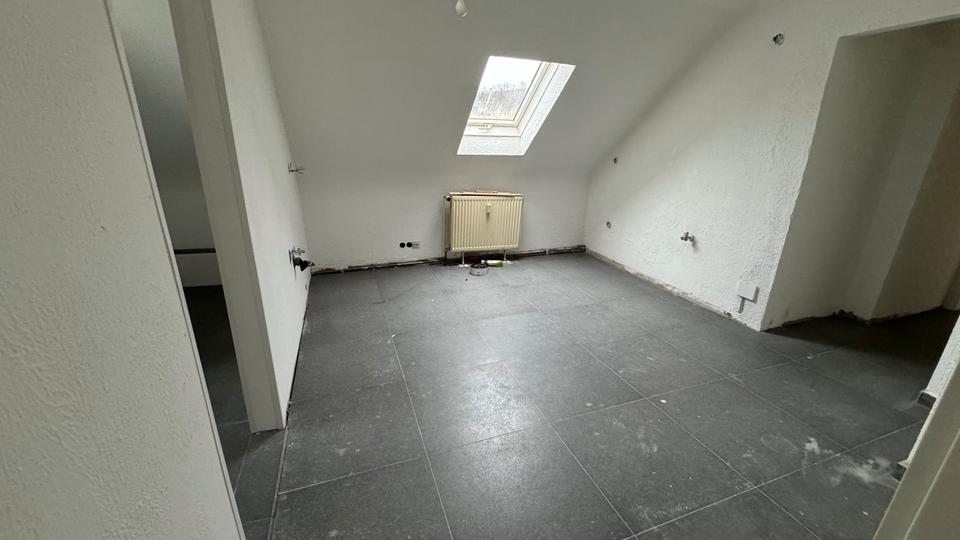 Dachgeschoßwohnung Saarbrücken Dudweiler - 3 Zimmer, 80 m&sup2;, 620&euro; | Angebot:24681533