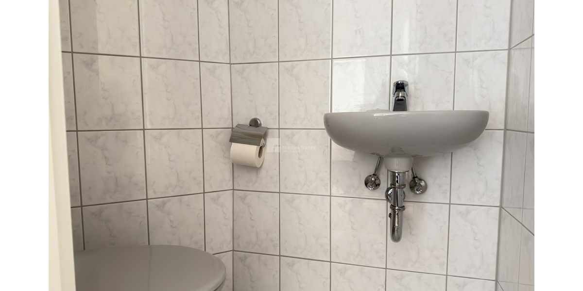 Repräsentatives Wohnen am Schlossgarten: Frisch renoviert & voller Wärme - Etagenwohnung Schwerin Feldstadt | Angebot:25637385