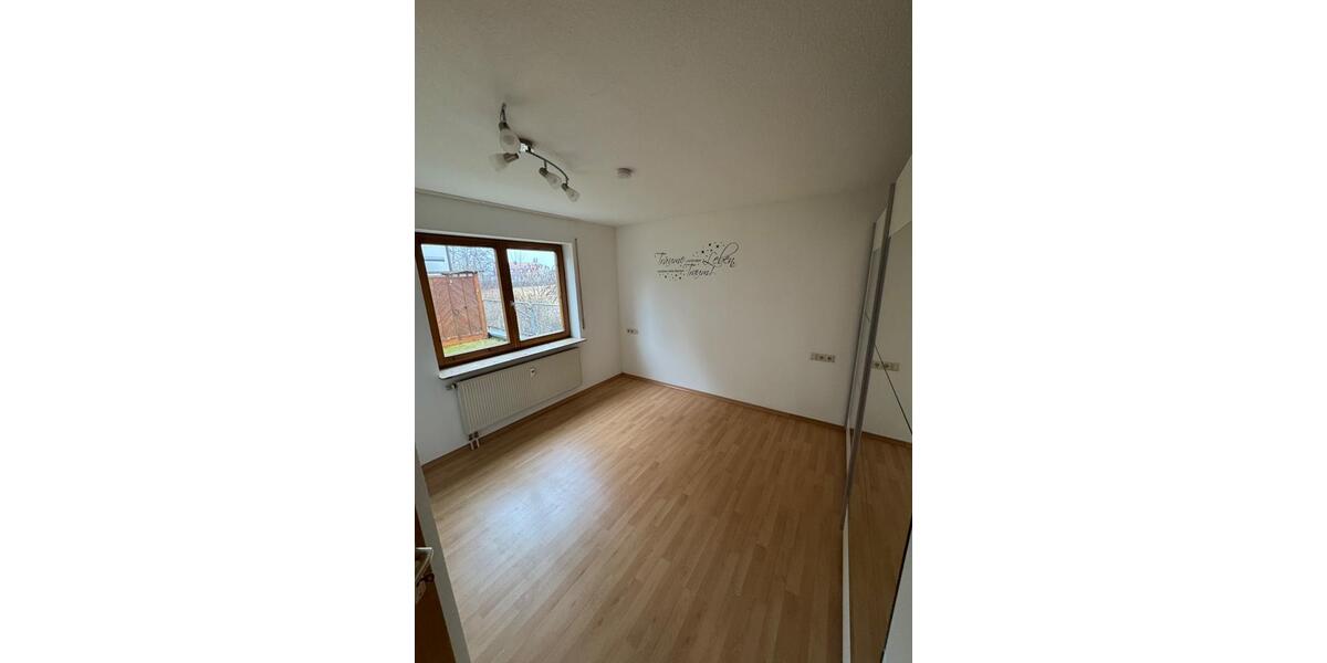 Erdgeschoßwohnung Ochsenhausen - 3 Zimmer, 72 m&sup2;, 1.000&euro; | Angebot:24756221