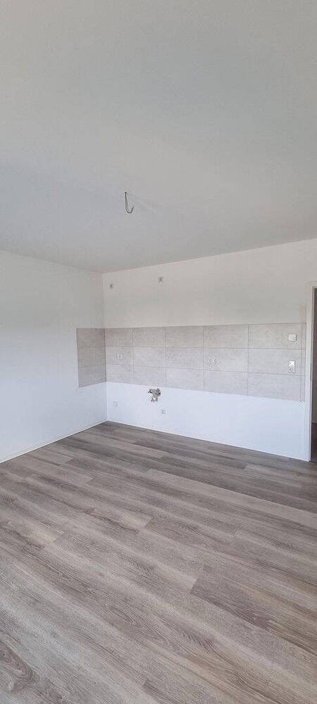 Schöne, helle 4-Zimmer-Wohnung mit Balkon in Magdeburg - 122 m²
