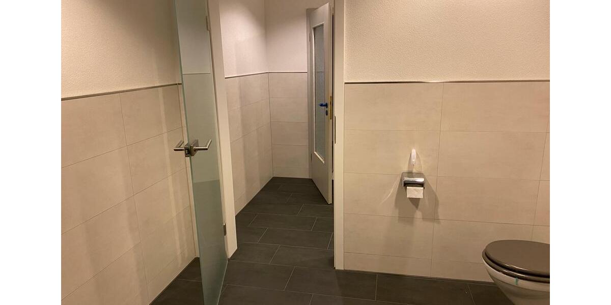 Ebenerdig WerkstattLagerBüro 275 qm 7€qm Rolltor 18107 HRO zimmer