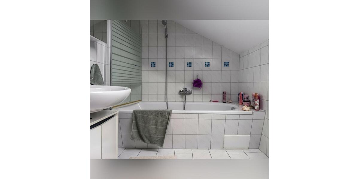 Schöne 3 Zimmer Wohnung mit Garten, Stellplatz und Einbauküche 3 zimmer