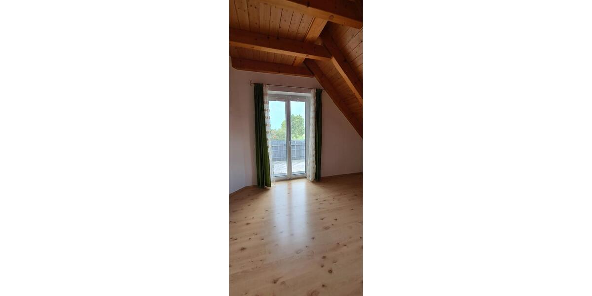 Dachgeschoßwohnung Wehringen - 2.5 Zimmer, 81 m&sup2;, 1.214&euro; | Angebot:27552733