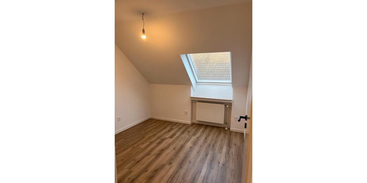 Dachgeschoßwohnung Lingen (Ems) - 3 Zimmer, 89 m&sup2;, 890&euro; | Angebot:26007346