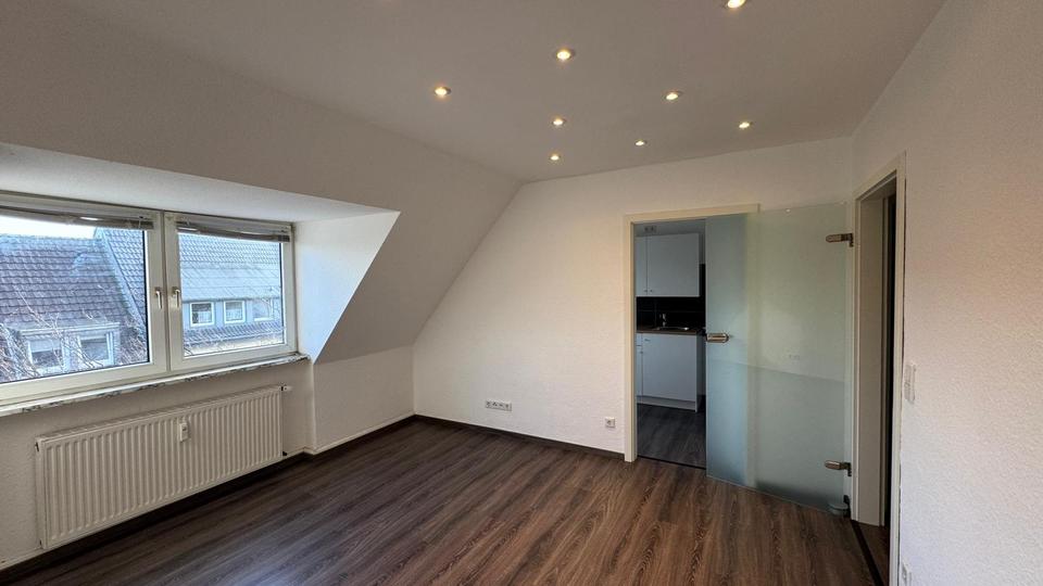 Dachgeschoßwohnung Krefeld Benrad - 2 Zimmer, 60 m&sup2;, 750&euro; | Angebot:26623850