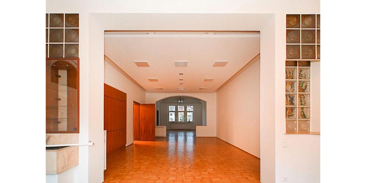 Einfamilienhaus Hildesheim - 11 Zimmer, 360 m&sup2;, 2.500&euro; | Angebot:25415382