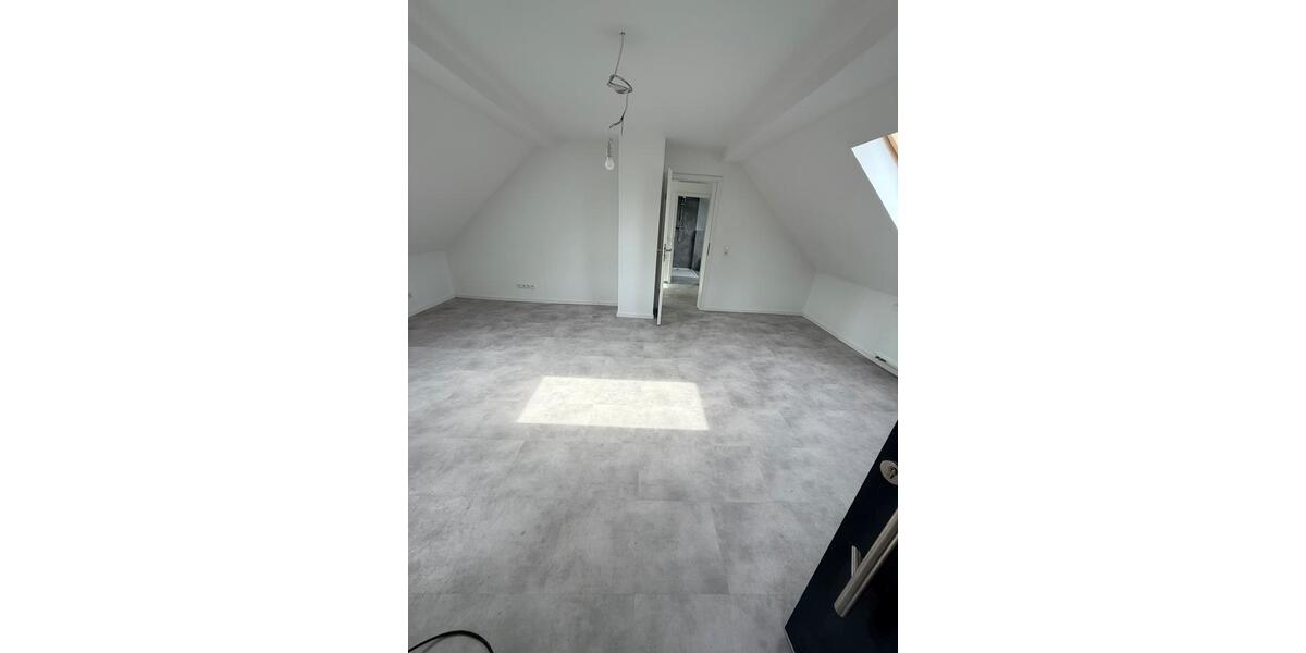 Dachgeschoßwohnung Hockenheim - 2 Zimmer, 85 m&sup2;, 1.250&euro; | Angebot:26625841