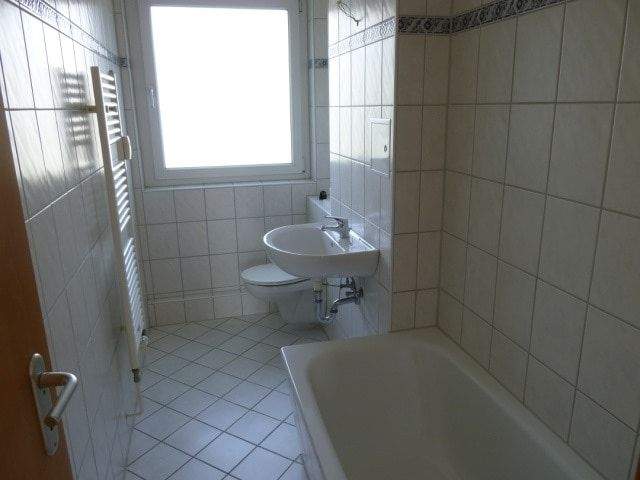 sonnige 3-Zimmerwohnung in zentraler Lage mit Balkon & Loggia! EBK gegen geringe Ablöse möglich 3 zimmer